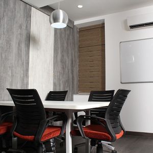 WorkWings Meeting Room