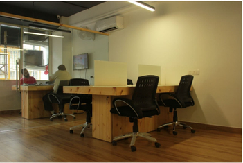 We share desk serviced office space